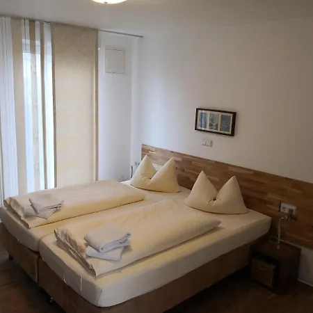 Hotel Gaestehaus Und Lamm Garni 4*