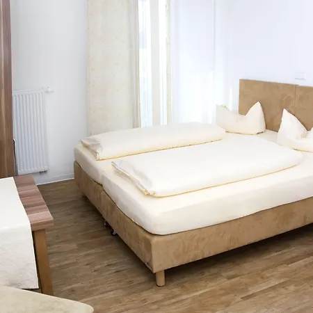 Hotel Gaestehaus Und Lamm Garni