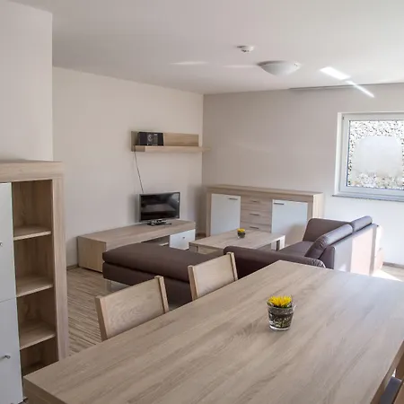 Hotel Gaestehaus Und Lamm Garni