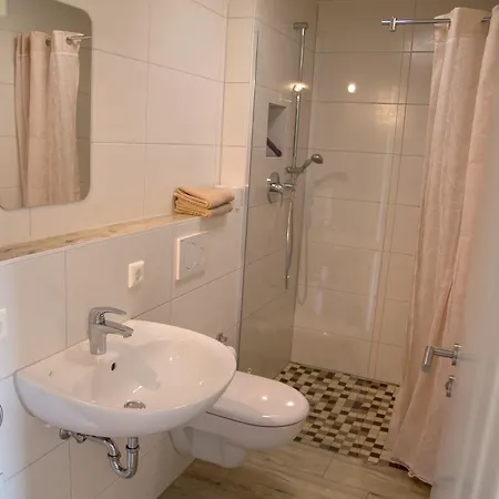 Gaestehaus Und Lamm Garni Блаубойрен