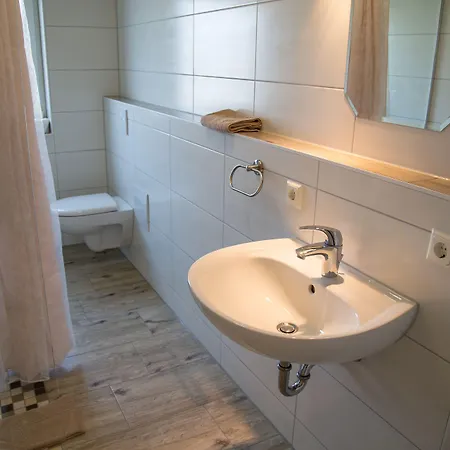 Gaestehaus Und Lamm Garni 4*