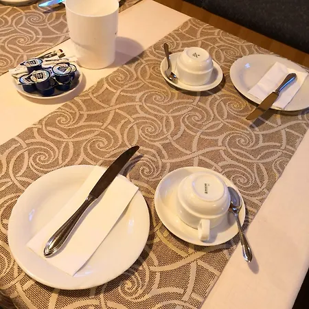 Gaestehaus Und Lamm Garni Hotel 4*