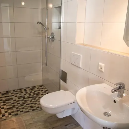Gaestehaus Und Lamm Garni 4*