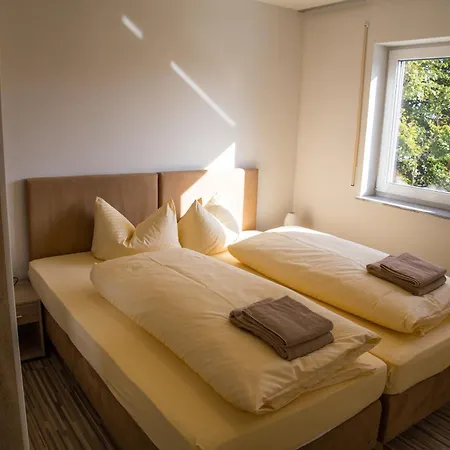 Gaestehaus Und Lamm Garni 4* בלאובורן